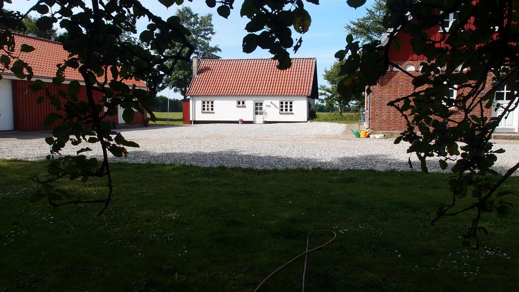 Bjaeldskovgaard Holiday House Funder Kirkeby Стая снимка